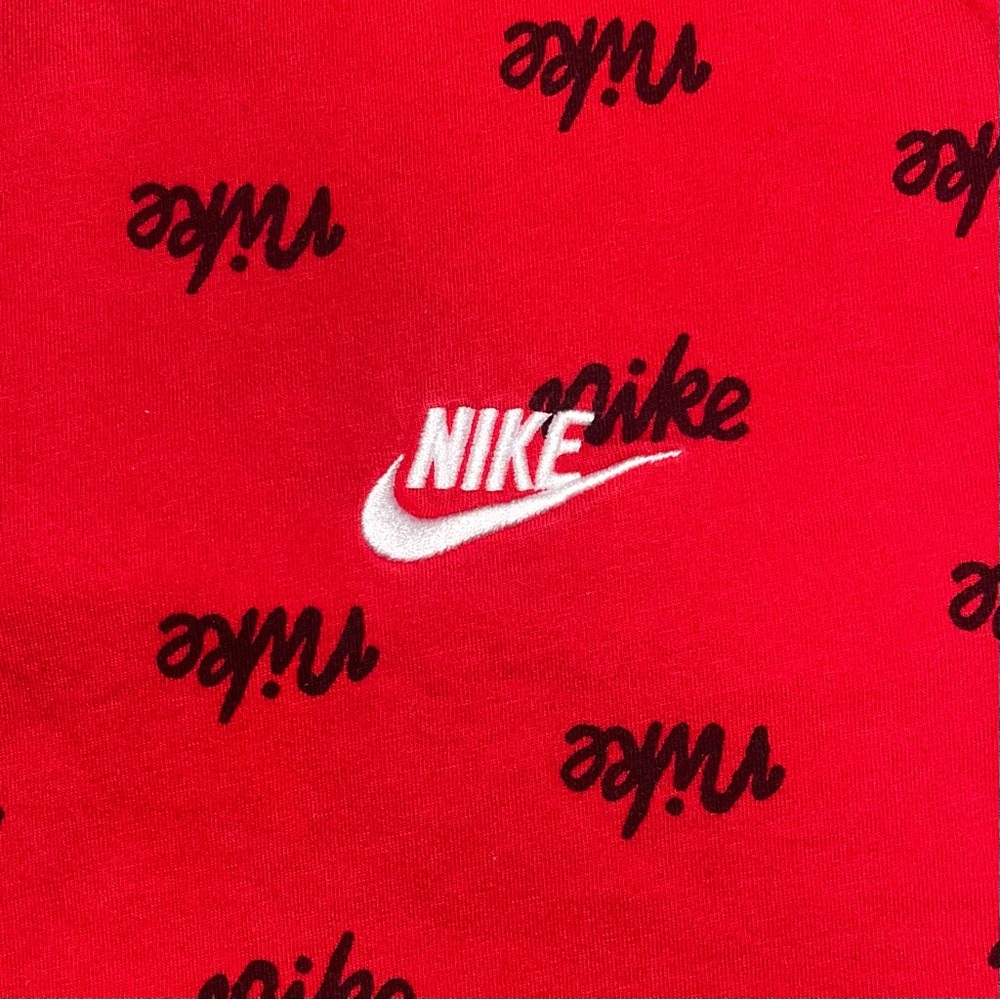 Nike Design T-Shirt - Picture 2 of 2